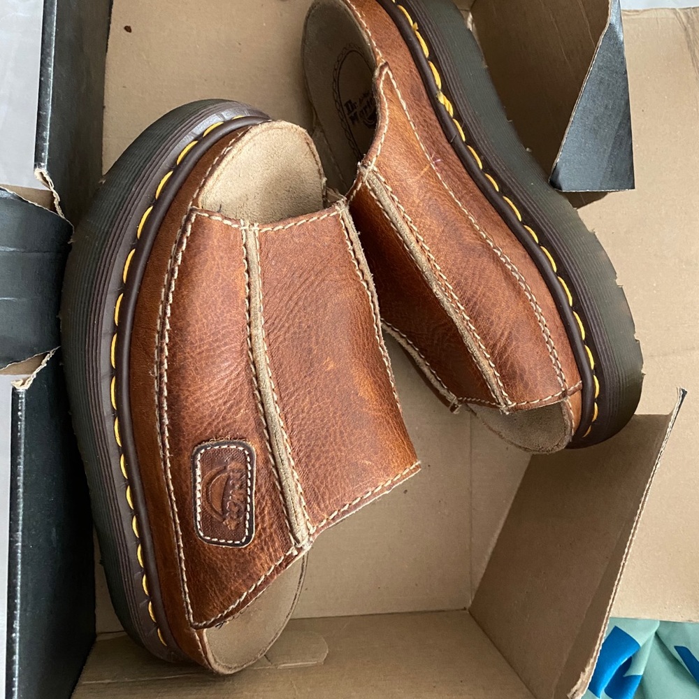 Dr Martin sandals